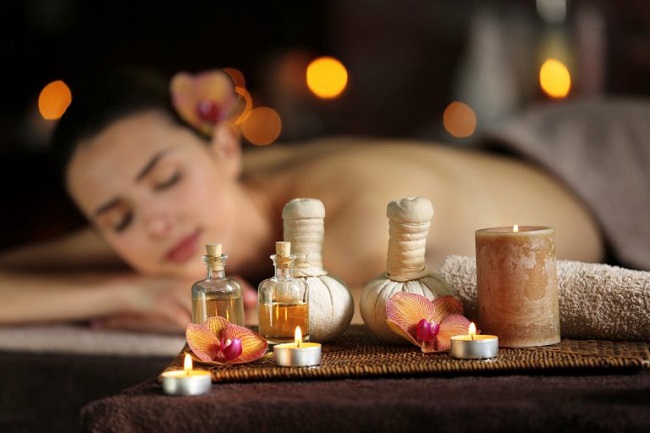 massage thao duoc trong spa 